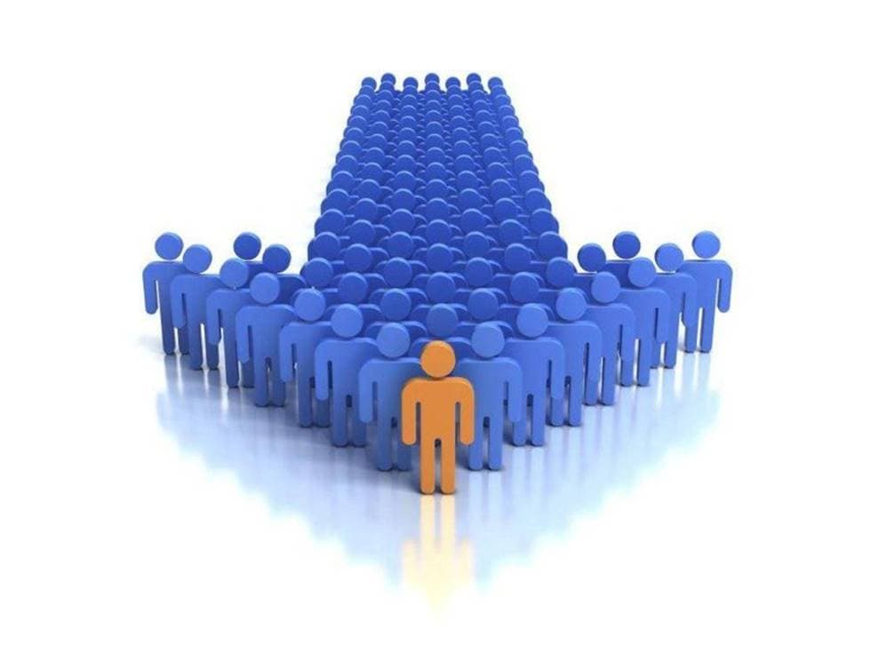 Líderes em reunião participando de programa de liderança corporativo